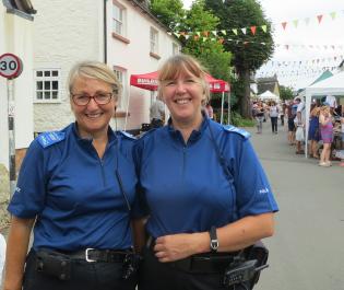 PCSO Sue Jones is PCSO of the Year for Buckinghamshire Article Photo - PCSO Sue Jones (right) and PCSO Denise Grayburn at Cuddington Fête